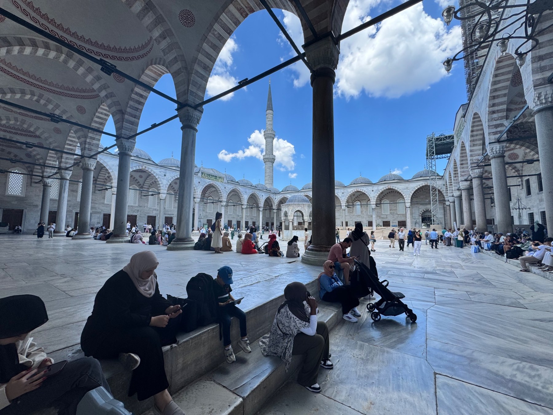 Blue Mosque courtyard full view